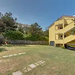P1 Rubessa S Parkirnim Mjestom