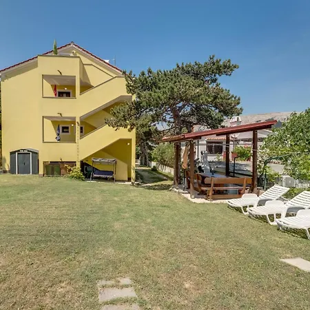 P1 Rubessa S Parkirnim Mjestom * Baška